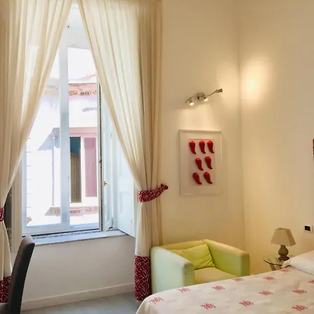 לינה וארוחת בוקר Neapolis Bellini 2*