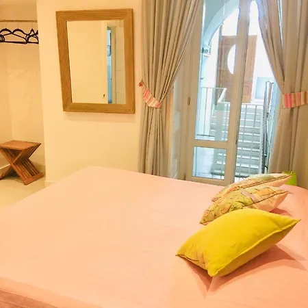 Neapolis Bellini לינה וארוחת בוקר 2*