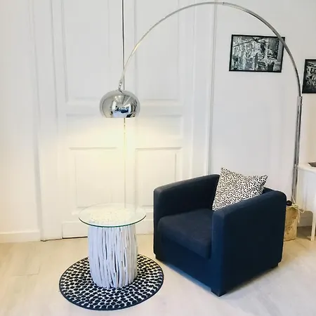 לינה וארוחת בוקר Neapolis Bellini 2*