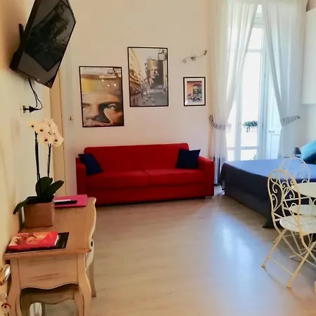 Neapolis Bellini לינה וארוחת בוקר