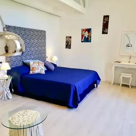 Neapolis Bellini לינה וארוחת בוקר 2*