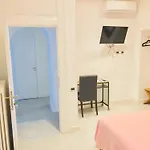 Oda ve Kahvaltı Neapolis Bellini 4*
