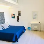 Oda ve Kahvaltı Neapolis Bellini 4*
