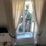Neapolis Bellini Oda ve Kahvaltı