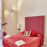 Neapolis Bellini Oda ve Kahvaltı Napoli