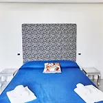 Oda ve Kahvaltı Neapolis Bellini 4*