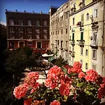 Neapolis Bellini Oda ve Kahvaltı Napoli