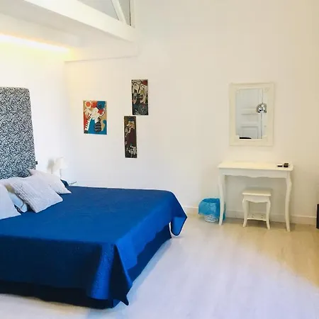 Nocleg ze śniadaniem Neapolis Bellini 4*