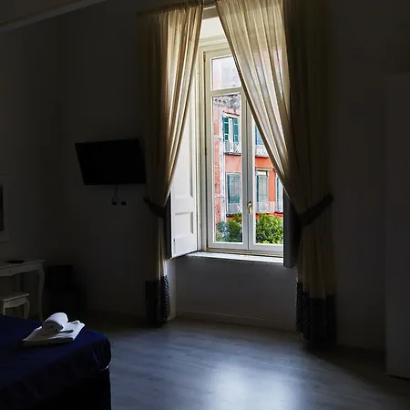 فندق مبيت وإفطار Neapolis Bellini 4*