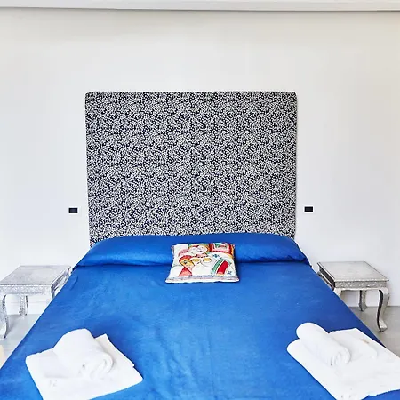 Nocleg ze śniadaniem Neapolis Bellini 4*