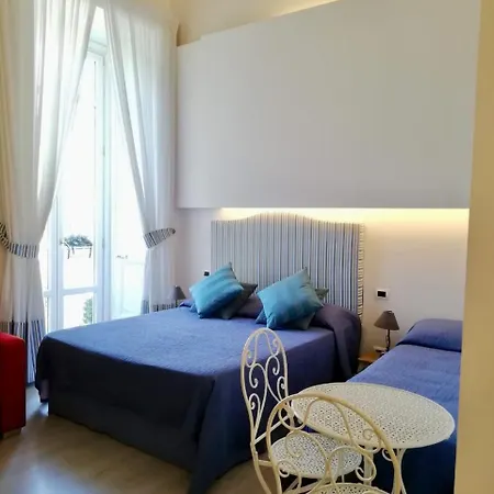 Neapolis Bellini Nocleg ze śniadaniem